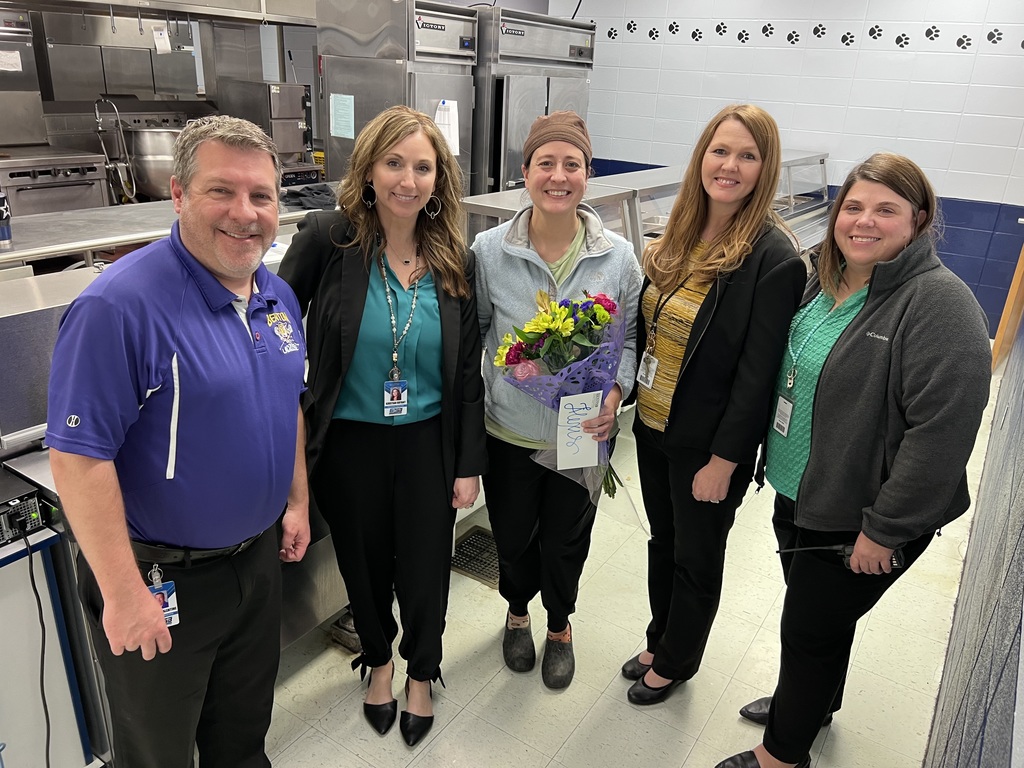 Alexis Huckabee poses with Benton Intermediate staff