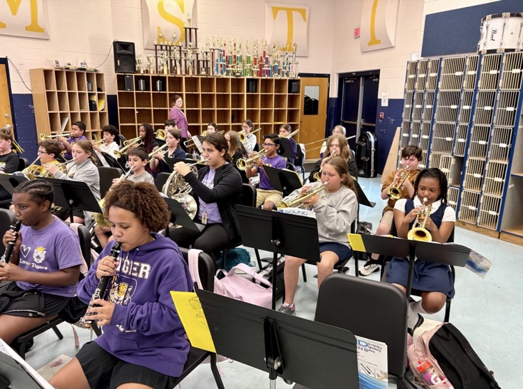 Kids playing instruments 