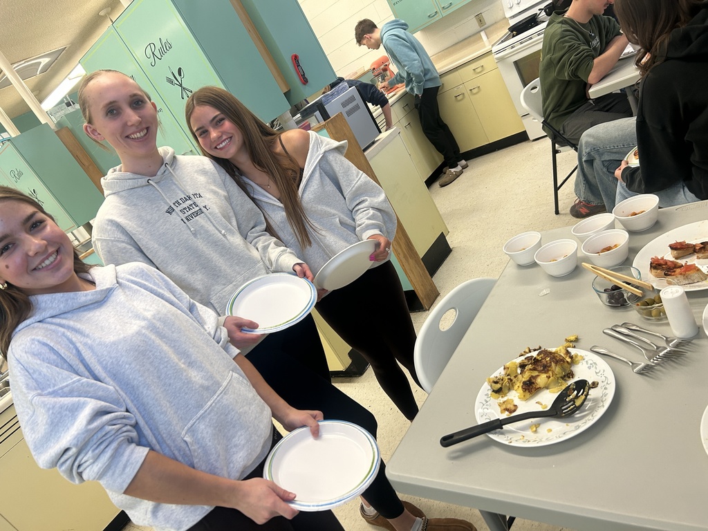 Spanish students make tapas