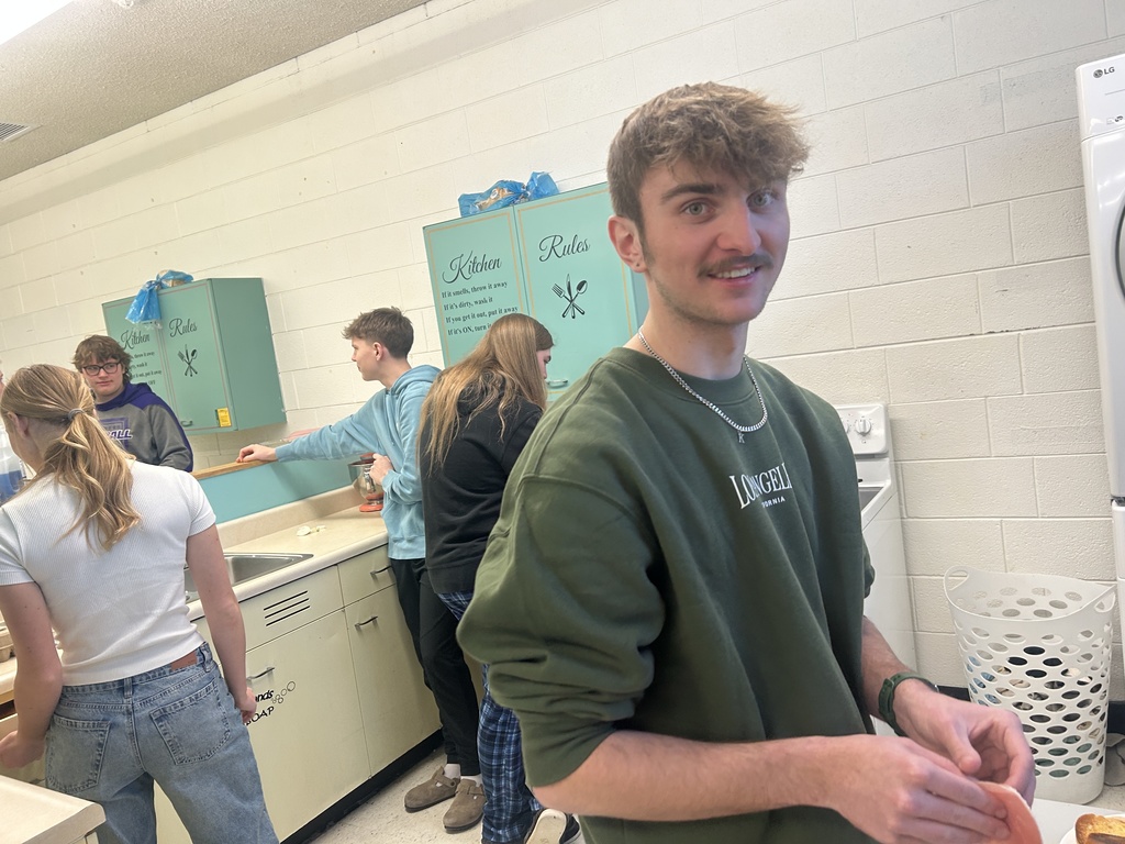 Spanish students make tapas