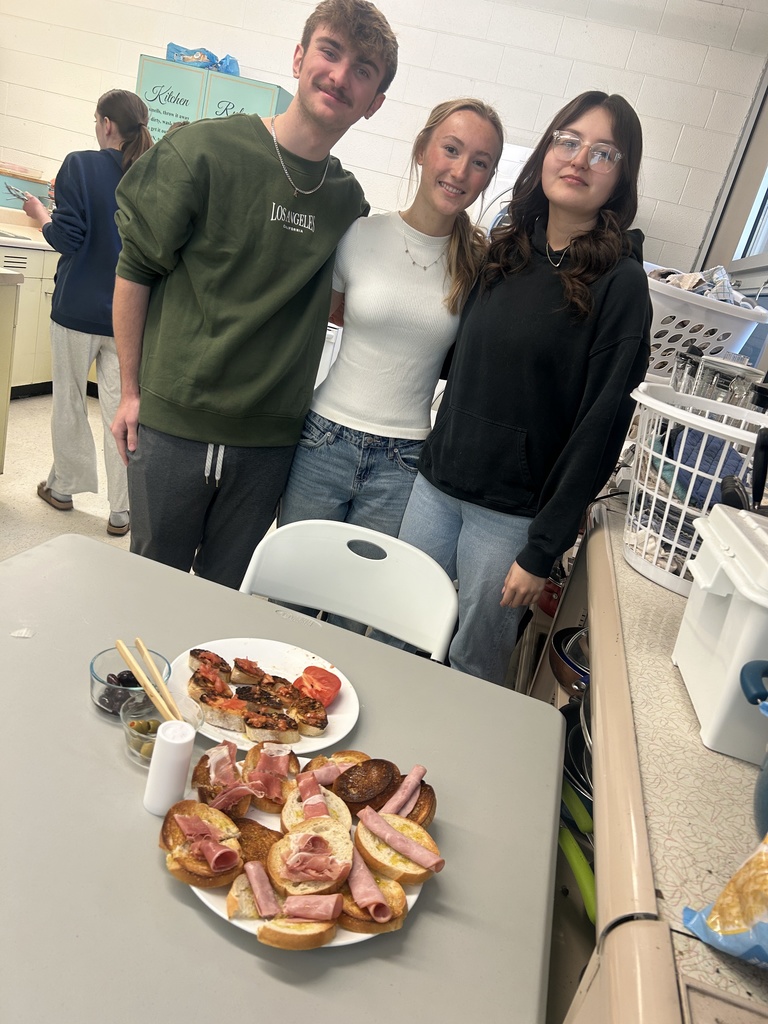 Spanish students make tapas