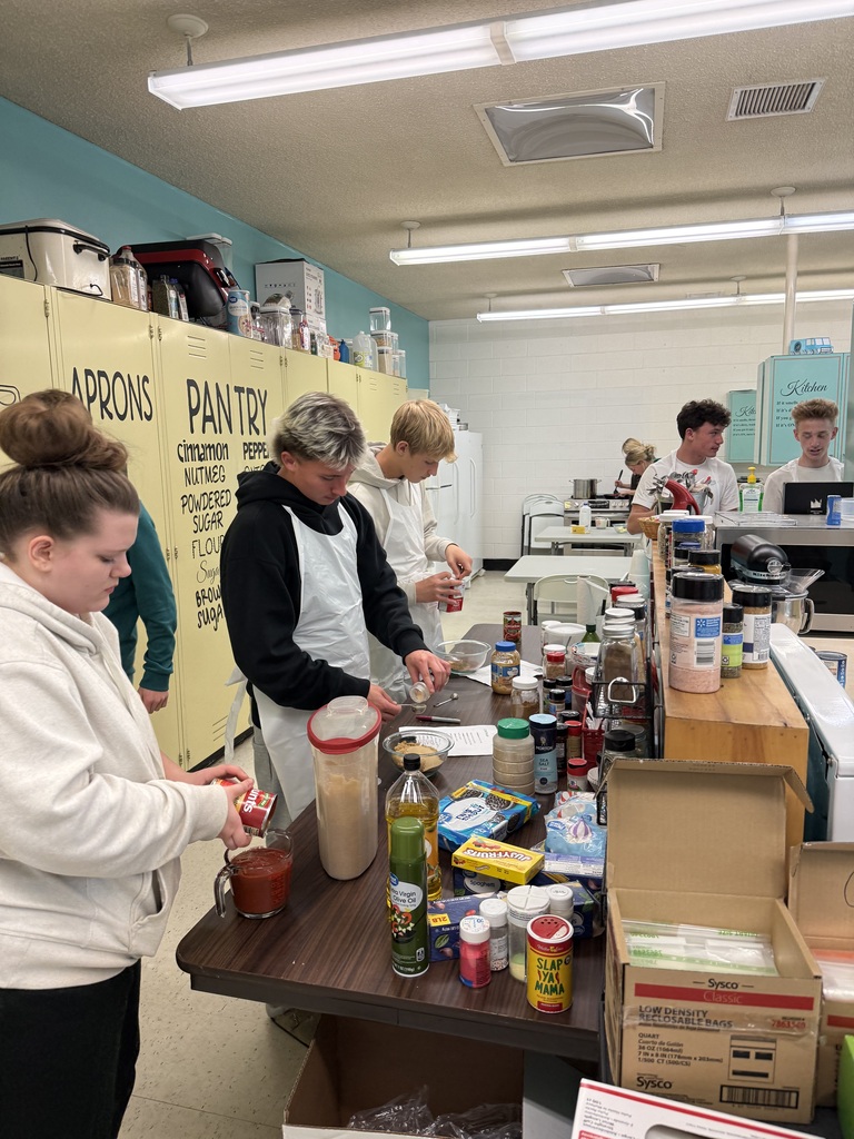 Foods Class preparing Chili for Pink Night Tailgate Supper