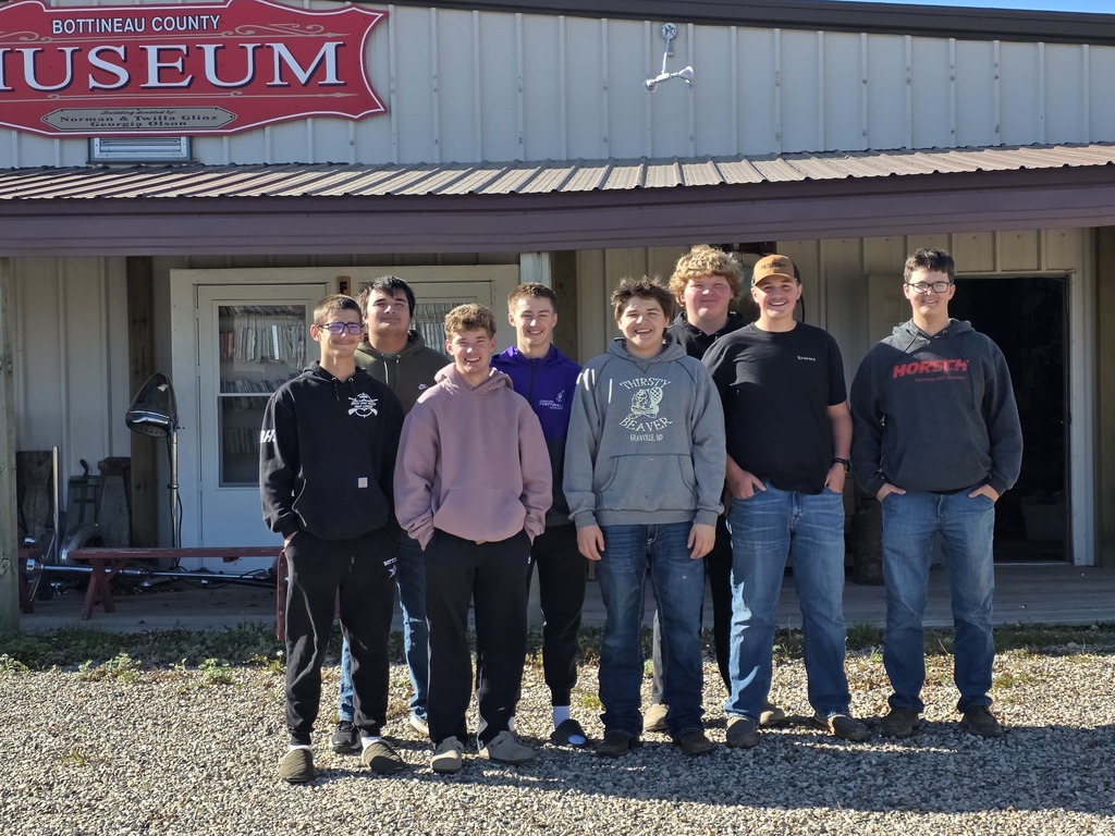 7th Hour Ag Mechanics helping at the Museum