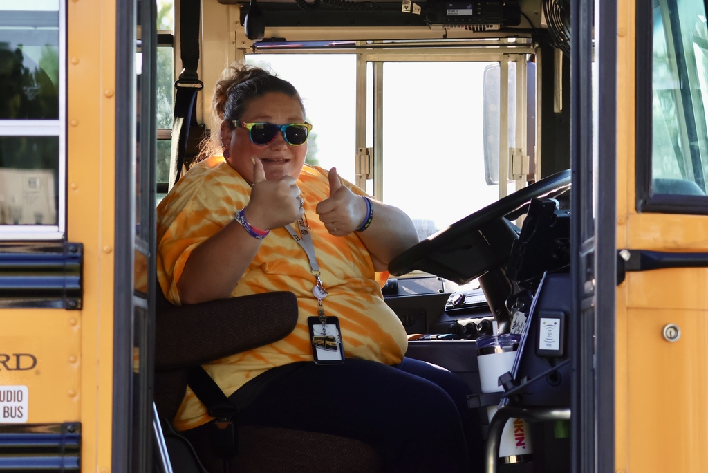 Nicole Potter bus driver giving thumbs up