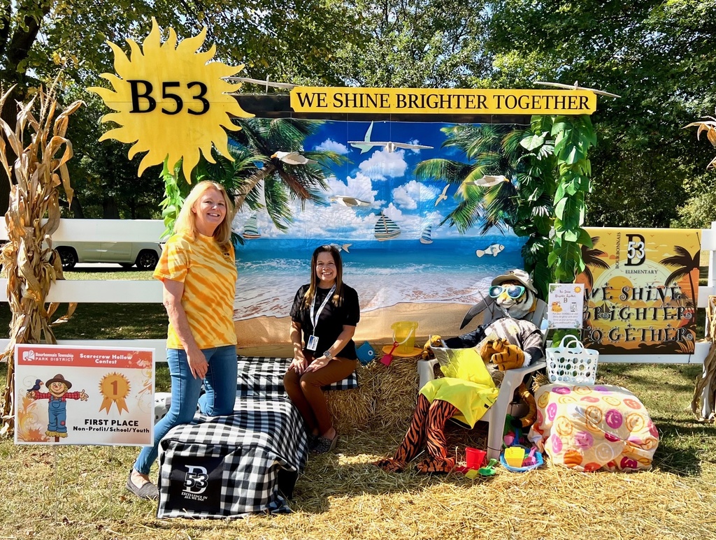 Hr at the Tiger scarecrow with our 1st place sign