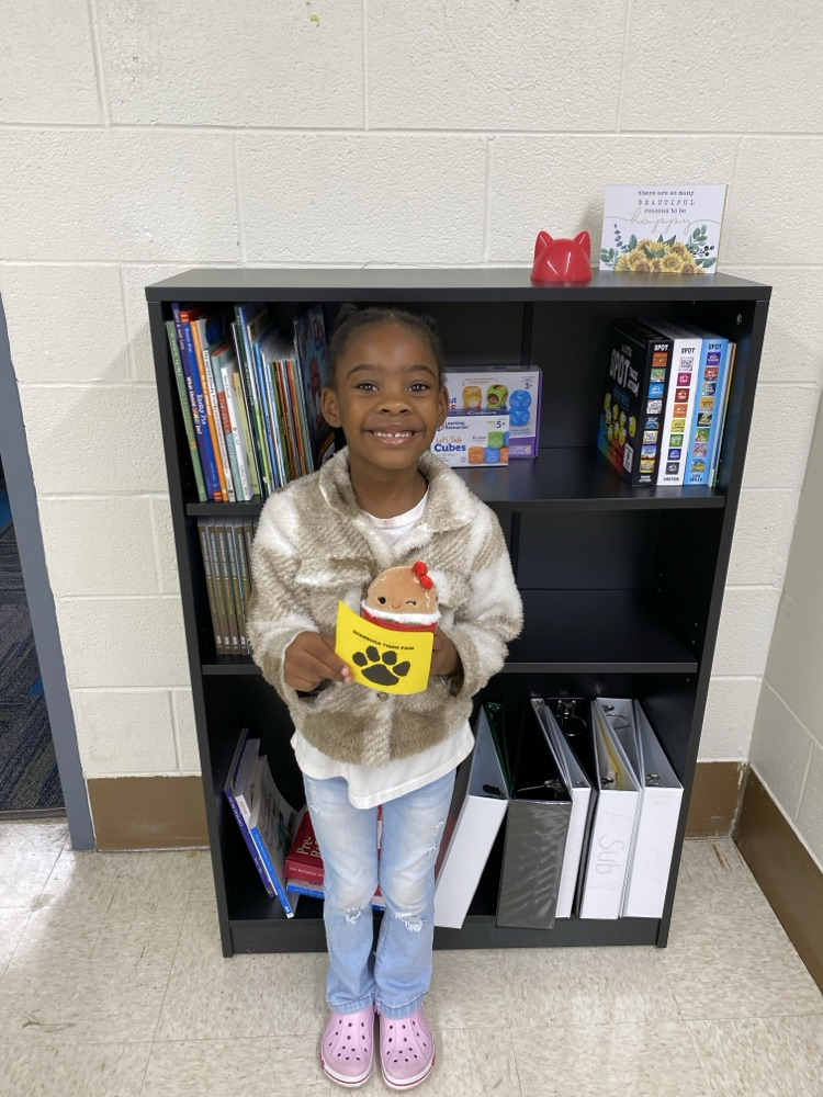 student with golden Tiger paw and prize 