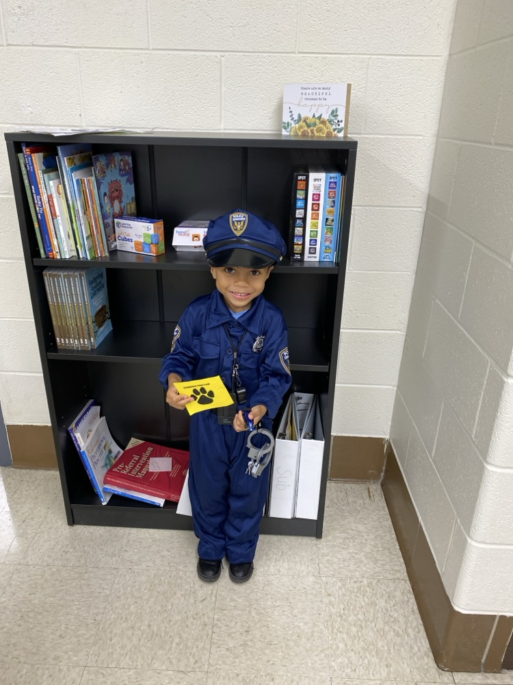 student with golden Tiger paw and prize 