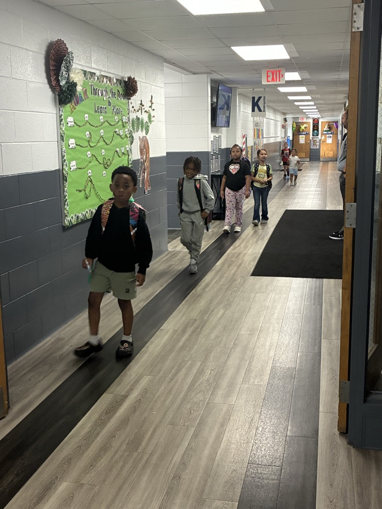 students walking the Tiger Way in the hallway 