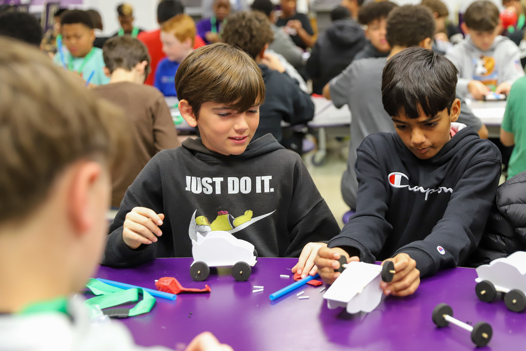 Building balloon cars at BGJHS