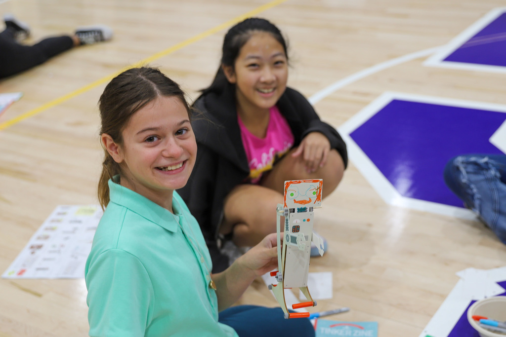 All Girls Auto Know: Building robots