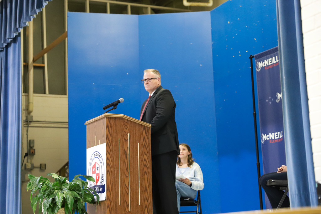 Todd Wilder speaks at McNeill Elementary
