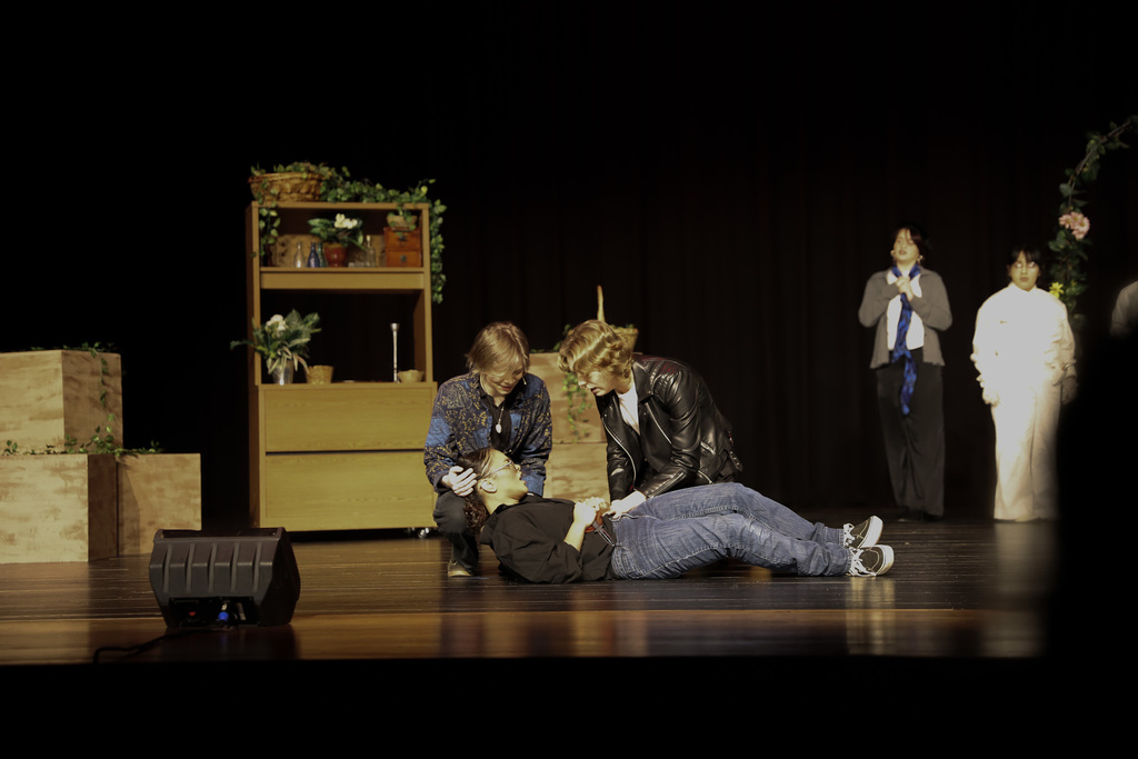 Romeo and Juliet scene