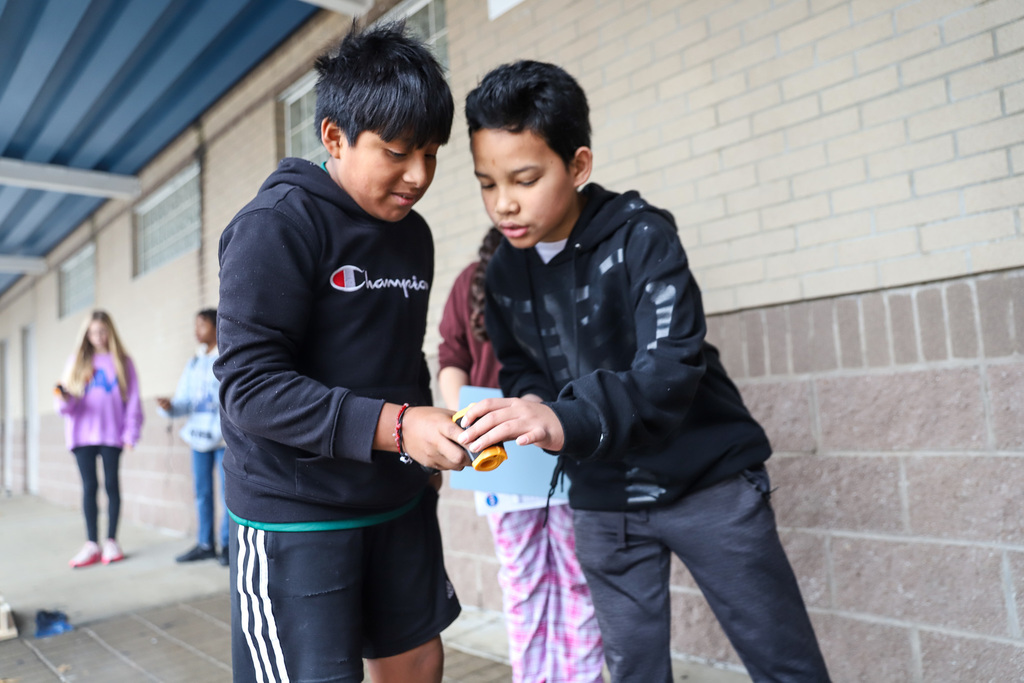 Testing temperature of egg