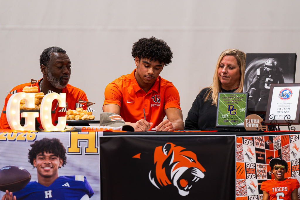 Dru Jones, Football, Georgetown College