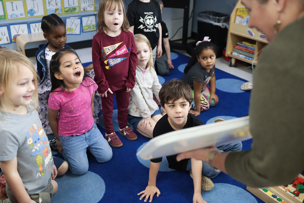 Students watching artist paint with water