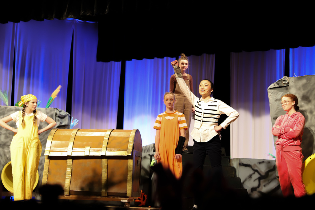 Finding Nemo Jr in the fish tank