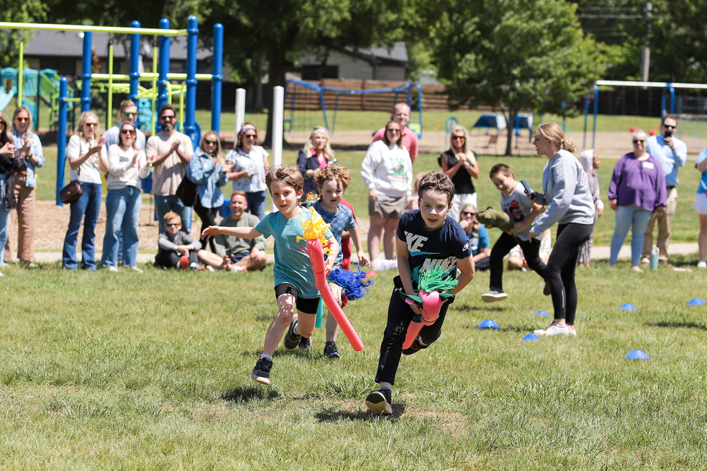 Running in the first grade derby race