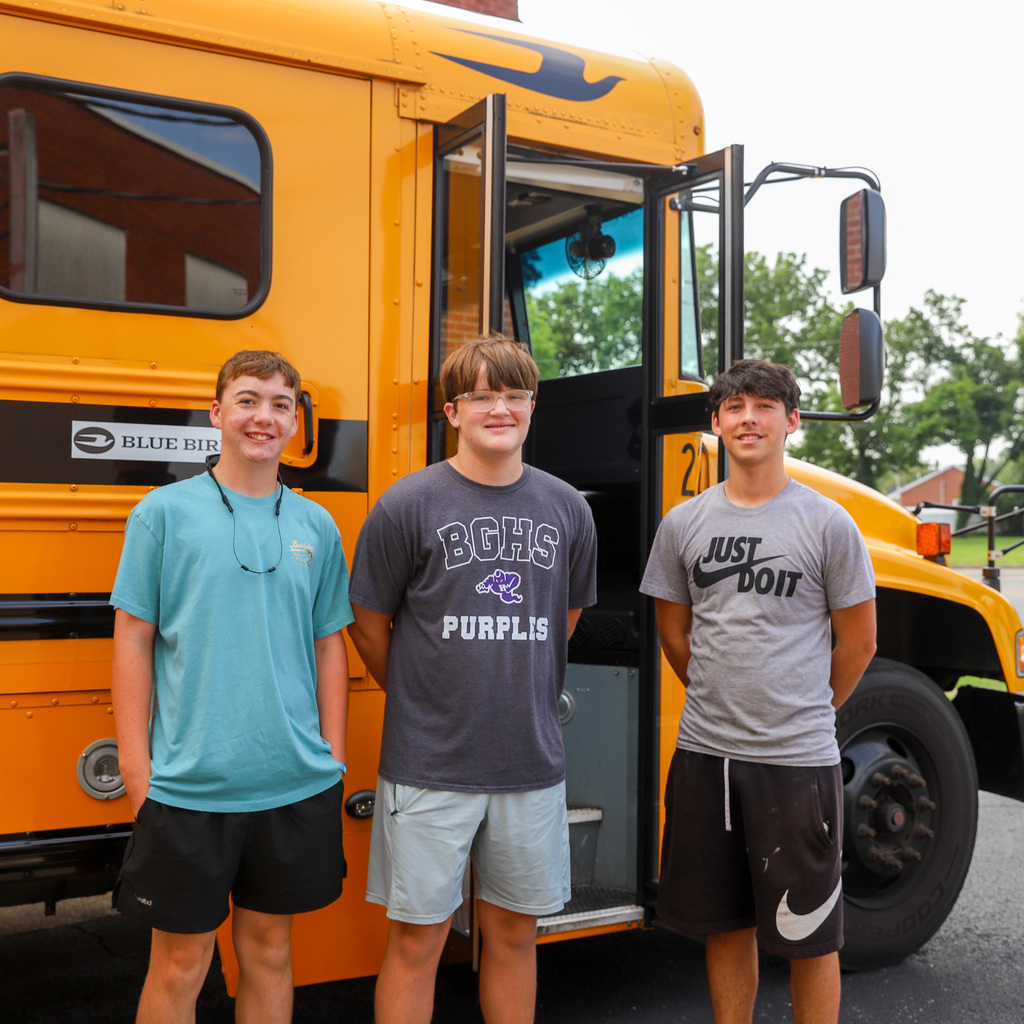 BGHS Lacrosse helping unload