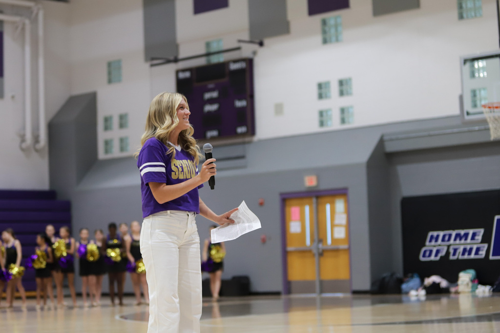 BGHS Senior Piper Boyd speaks to 6th graders