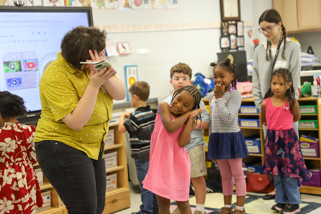 Kindergarten students act out "Little Red Riding Hood"