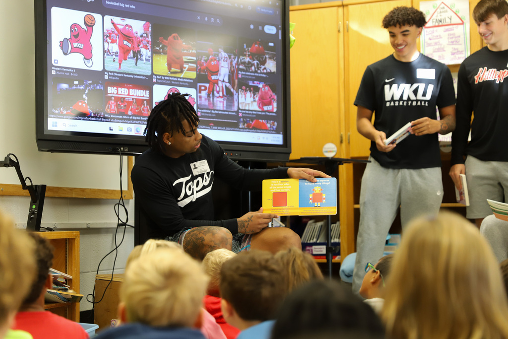 WKU Basketball reads to PG first grade
