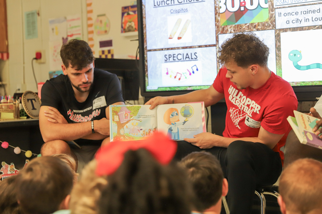 WKU Basketball reads to PG first grade