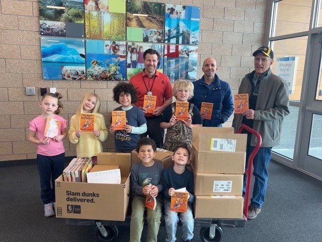 rotary club with students and donated books 