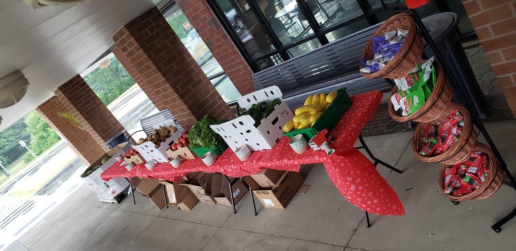 Farmer's Market under cover of the building entryway! Here now until 3pm.