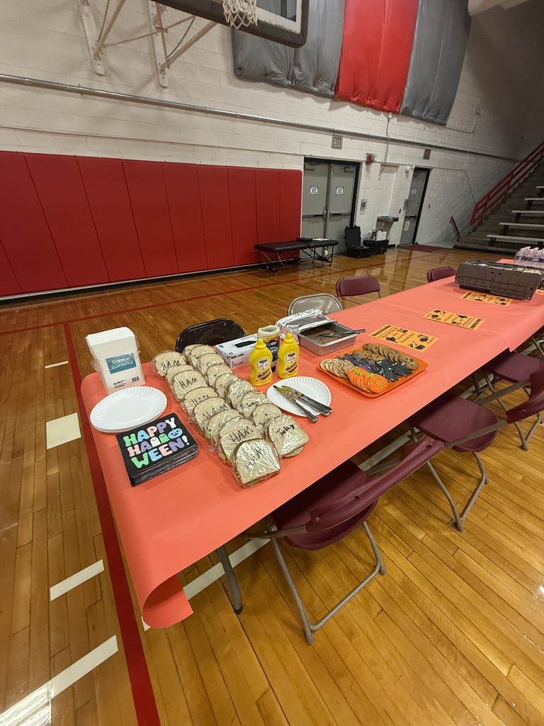 sandwiches and cookies 
