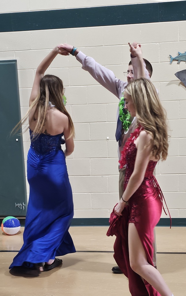 Dancing with the beauties!