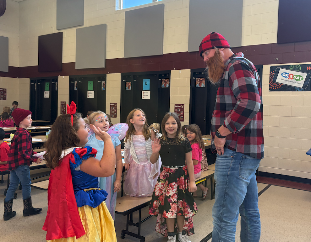 little girl dressed as Snow White talking to man dressed like Paul Bunyan