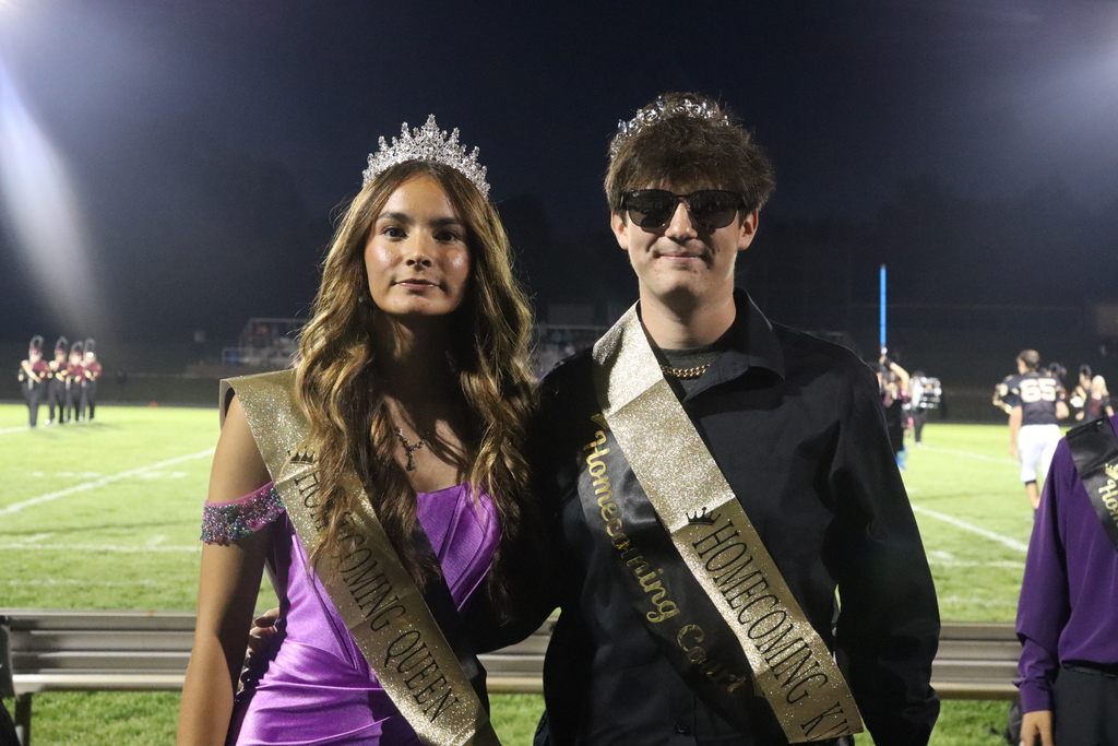 girl and boy with crowns on