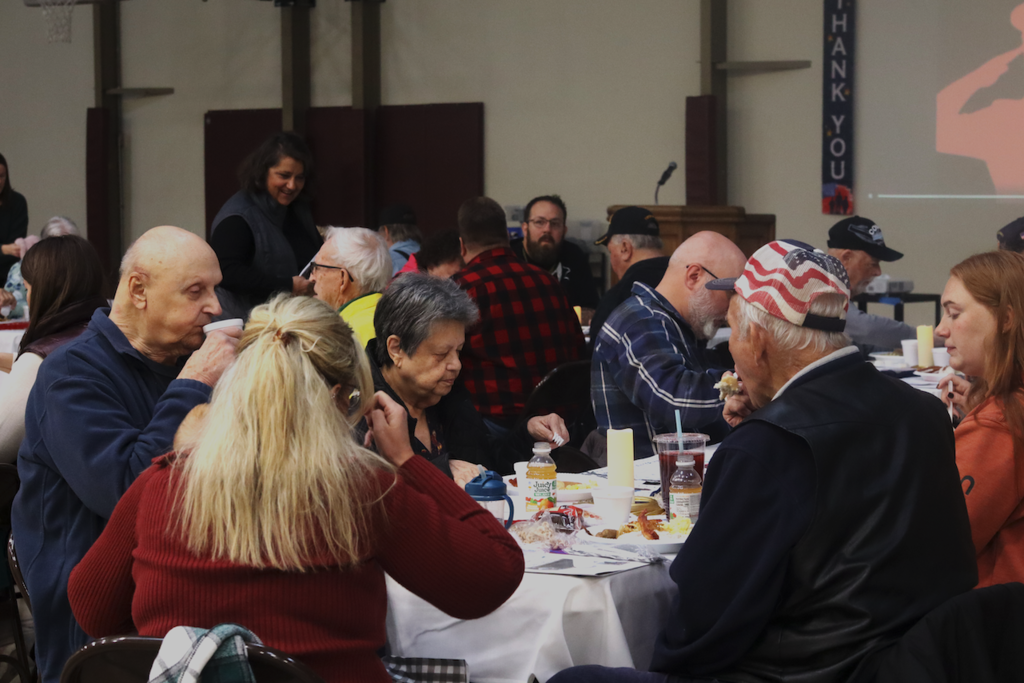 veterans eating breakfast