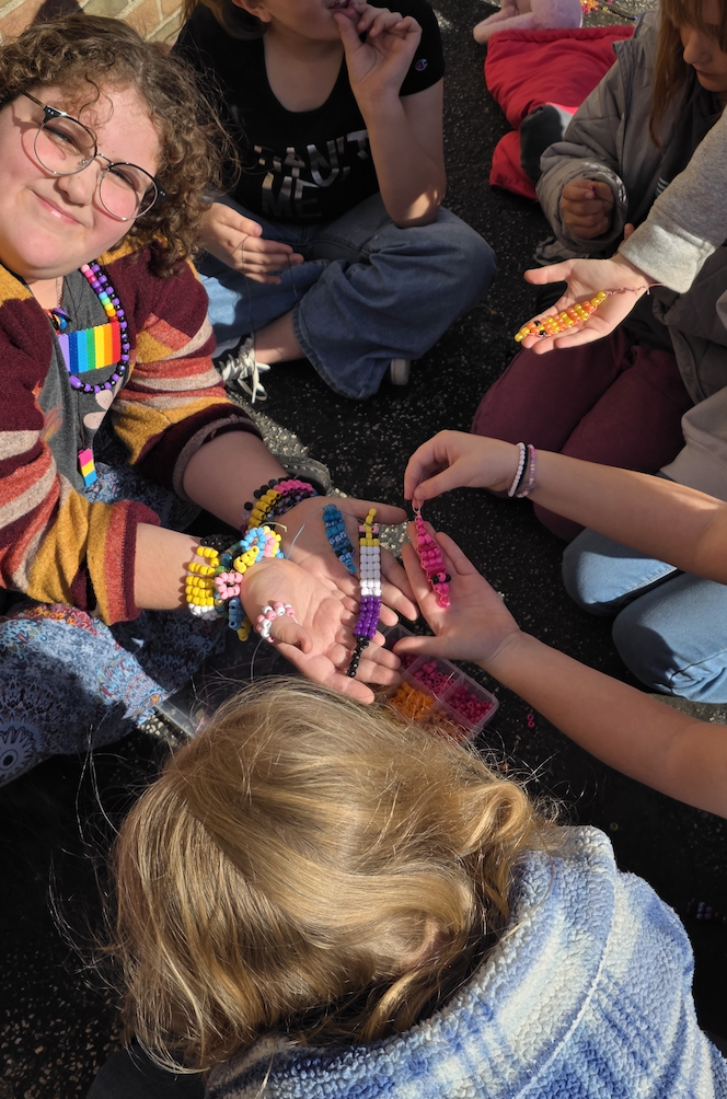 girls making friendship bracelets
