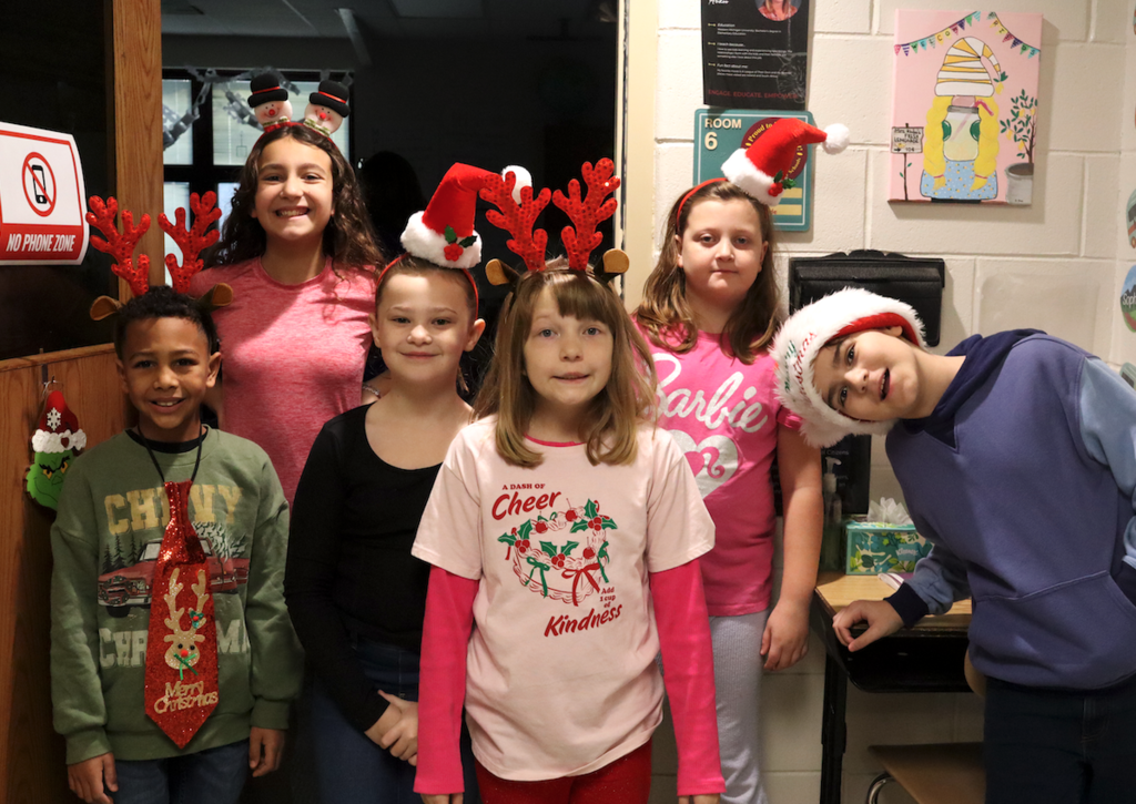elementary kids dressed up in Santa hats