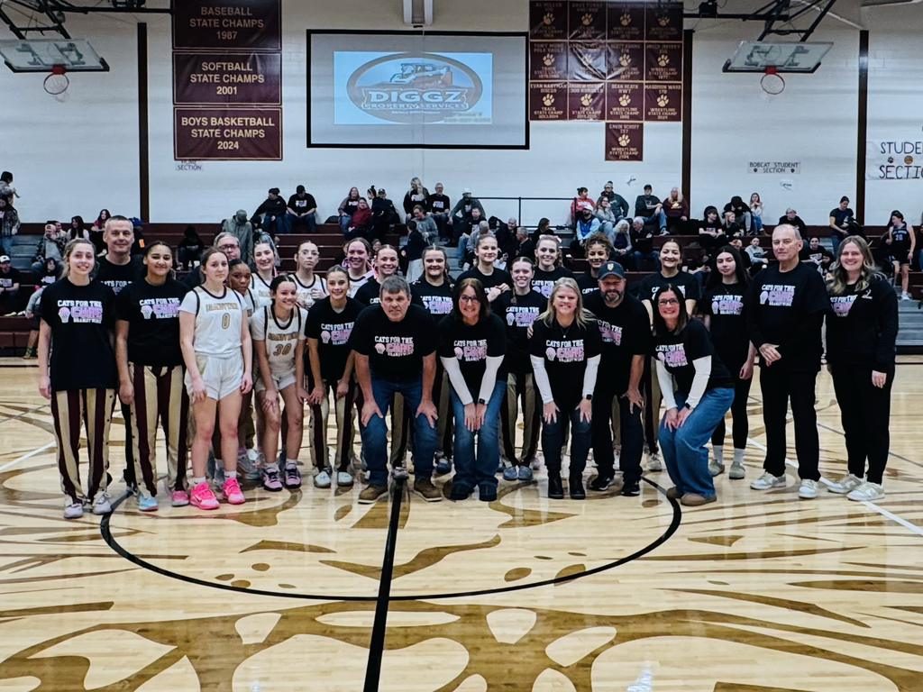 girls basketball team all together in one picture