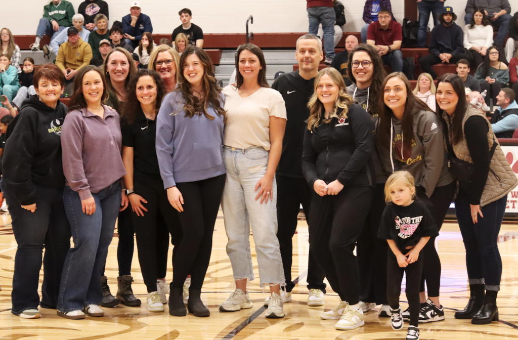 group of girls basketball team from 2010