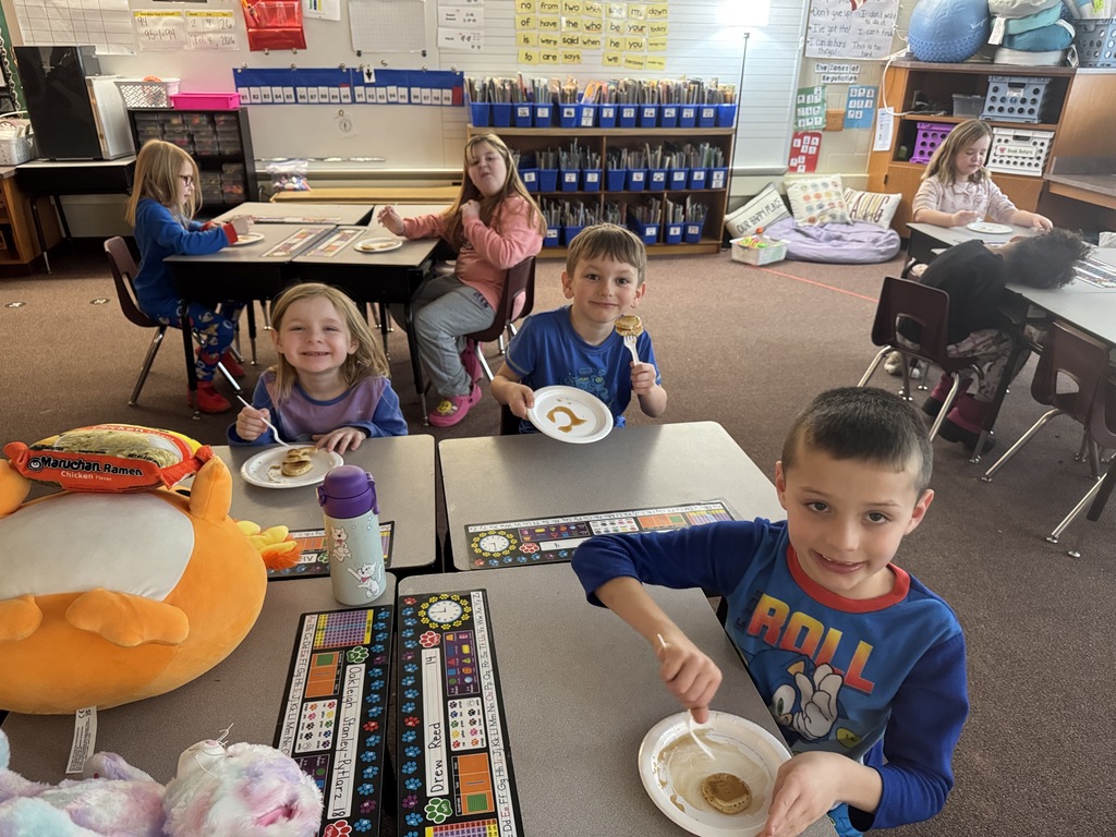 kids eating mini pancakes 