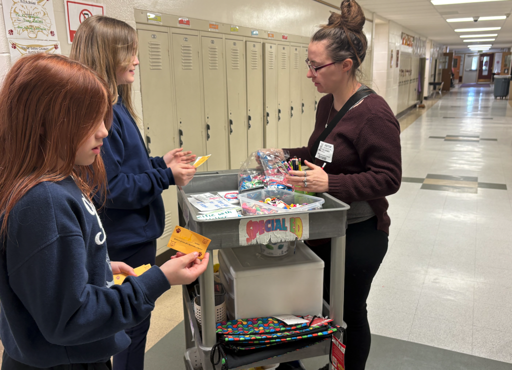 students at ROAR cart getting prizes