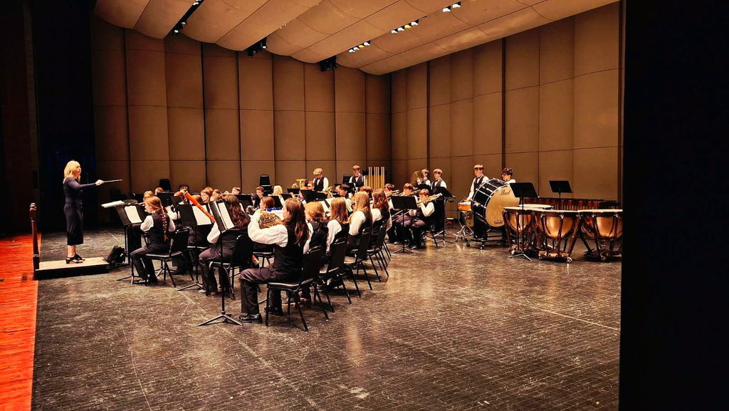 8th grade band on stage