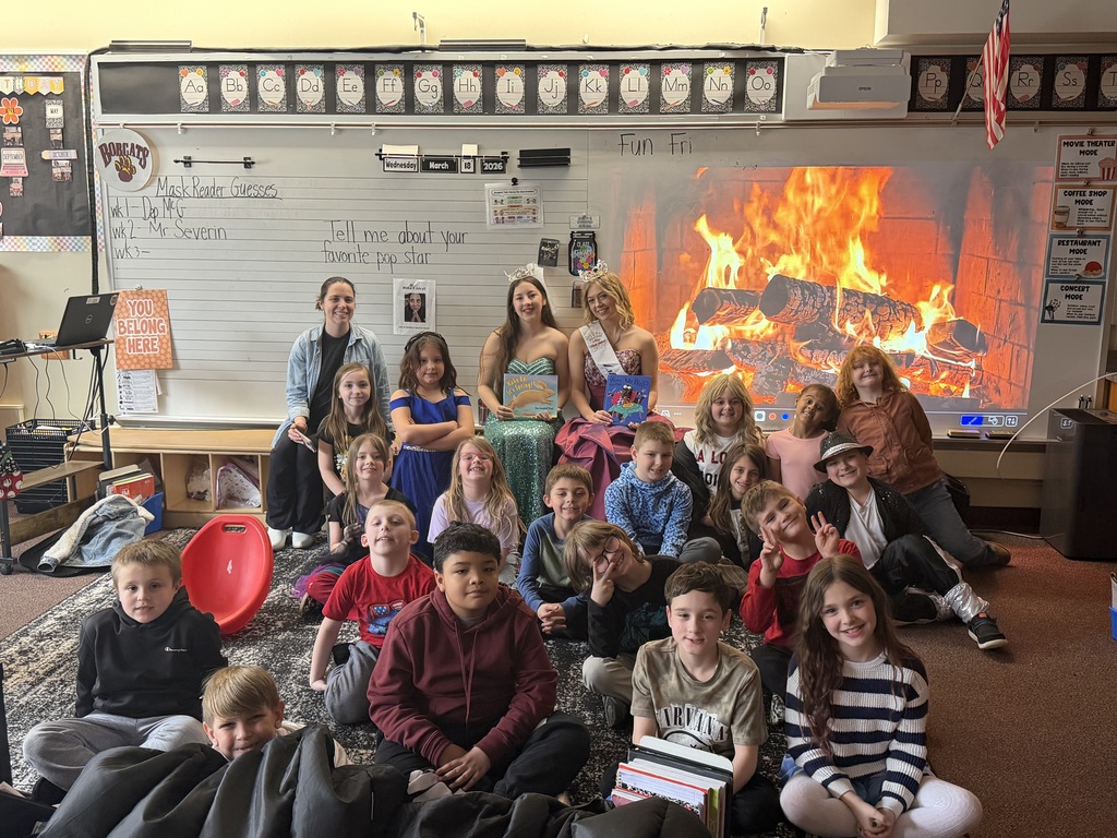 group of students with apple festival queens