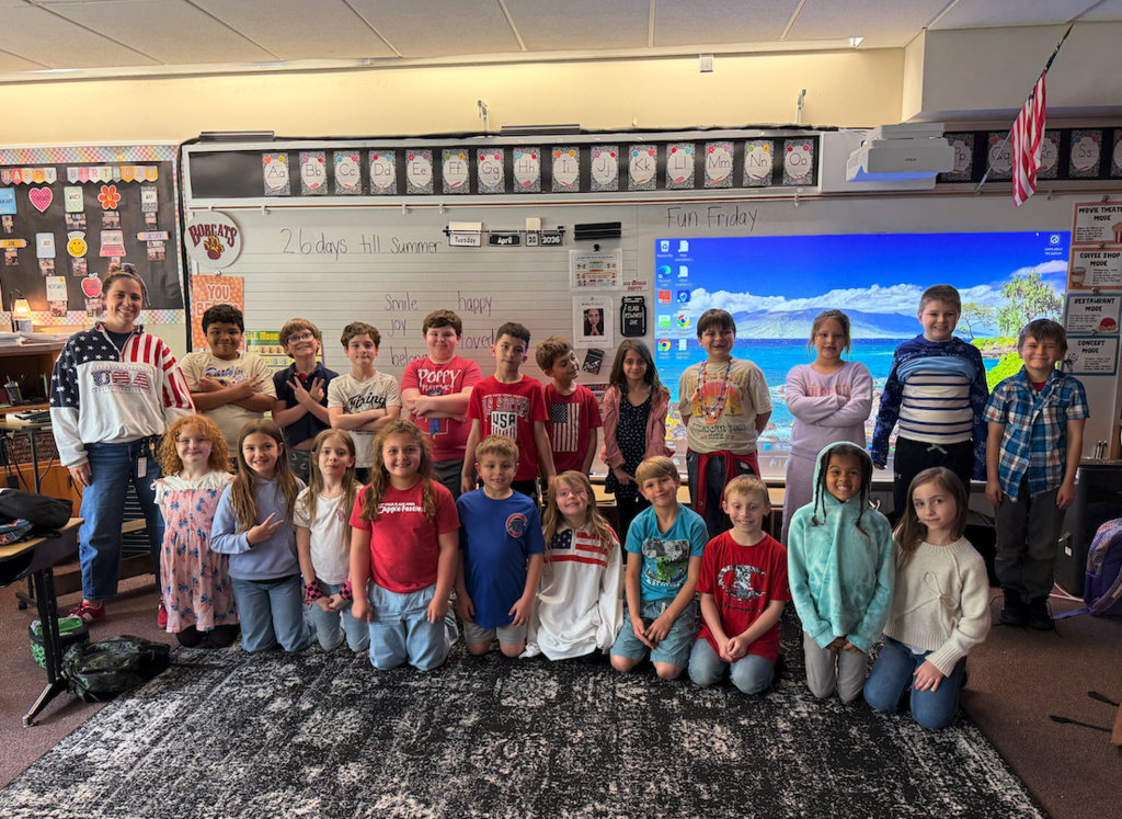 class dressed in America attire