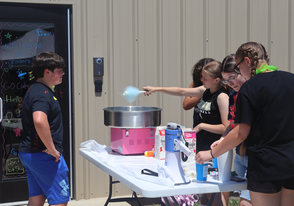 kids serving cotton candy