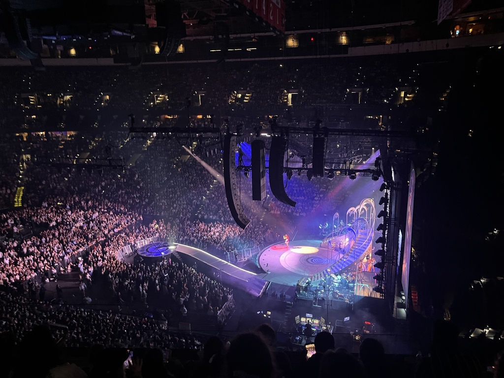 Laufey performing at the concert