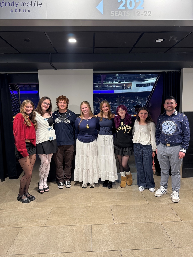 AP Music Theory students at the Laufey concert