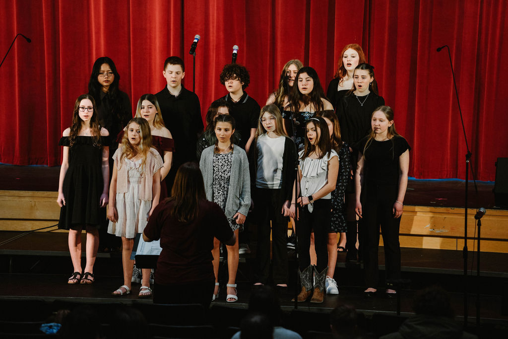Middle School Select Chorus performing at MIOS