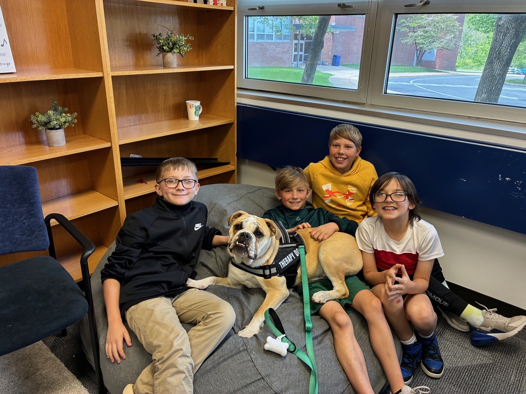 4 students sit with bulldog