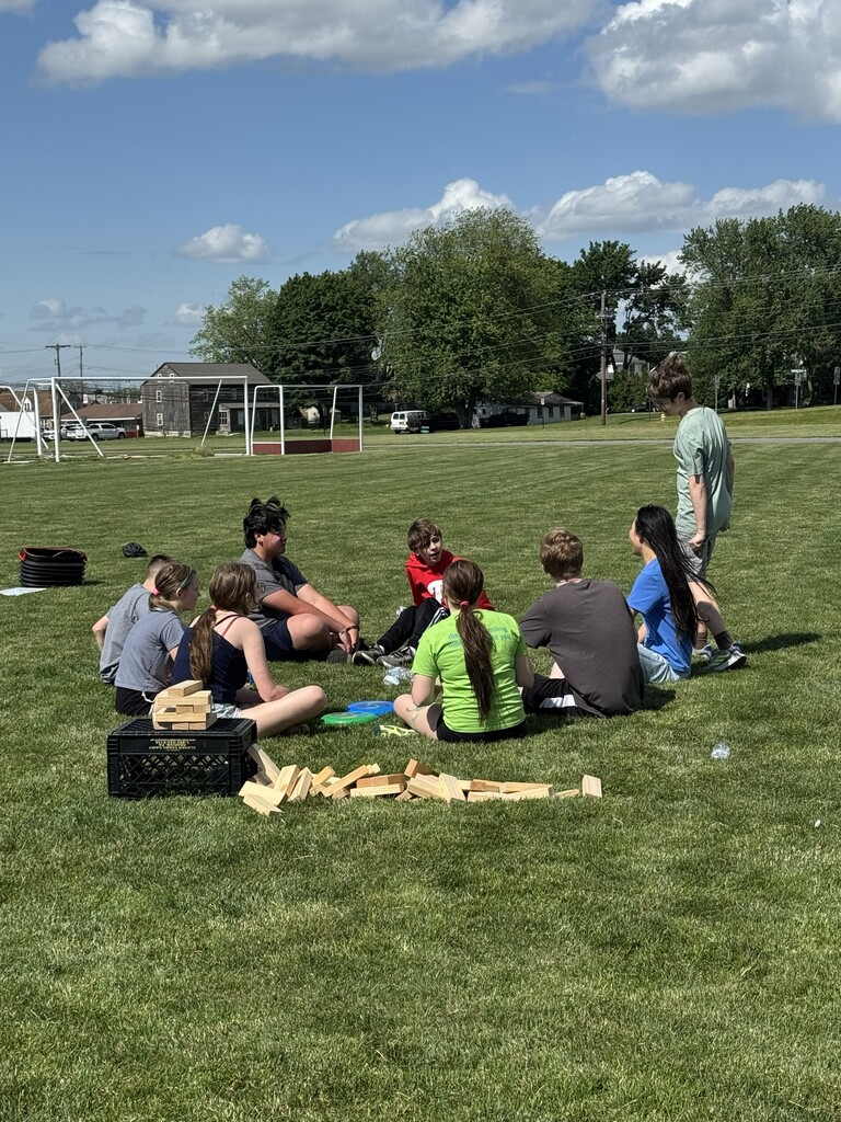 8th graders having fun at the 8th grade send off!