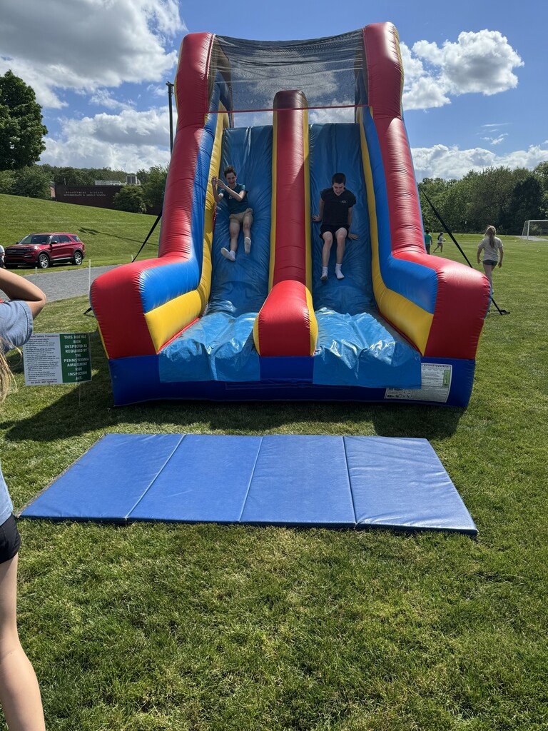 8th graders having fun at the 8th grade send off!
