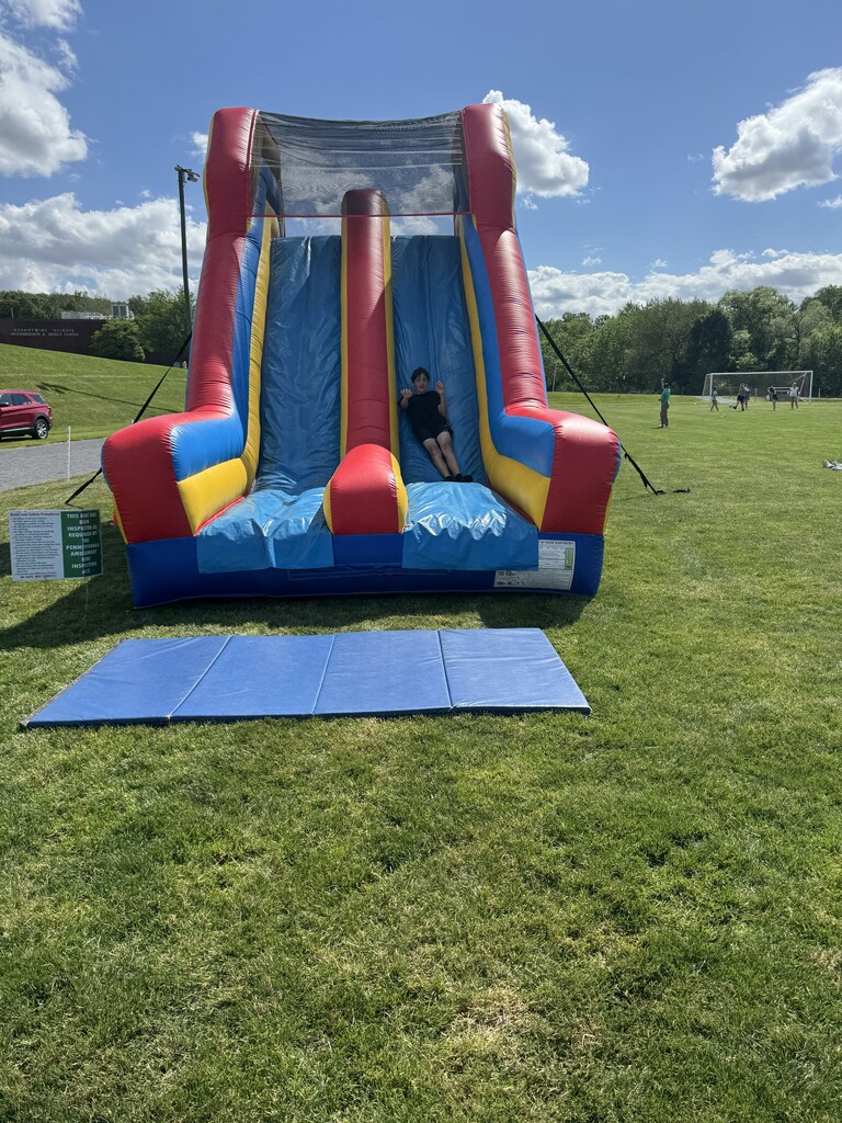 8th graders having fun at the 8th grade send off!